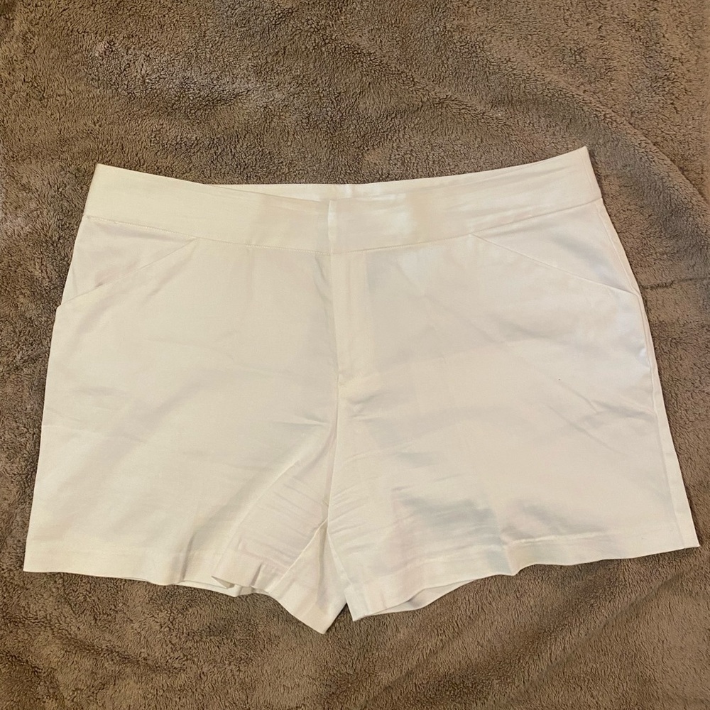 INC International Concepts White Shorts 14